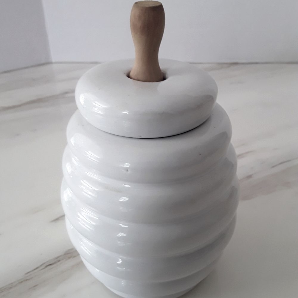 CERAMIC BEEHIVE HONEY POT WITH WOODEN LADLE